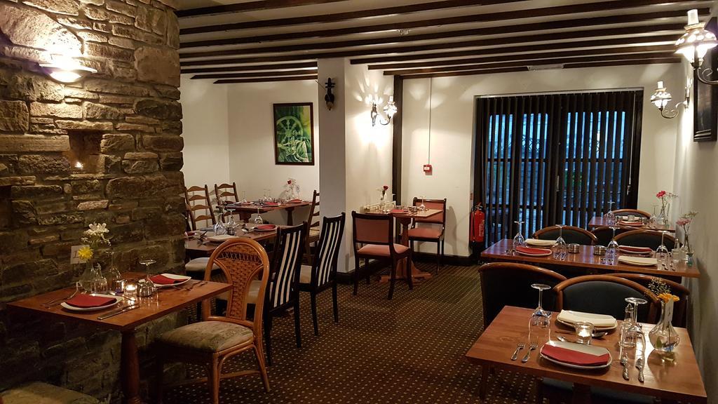 New Gurkha Inn Brecon Exterior foto